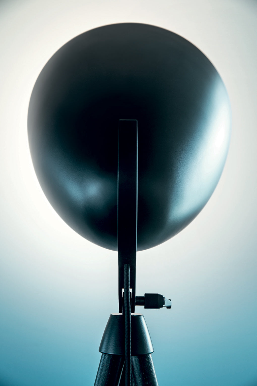 Faro Next – lampada da terra – ambientata
