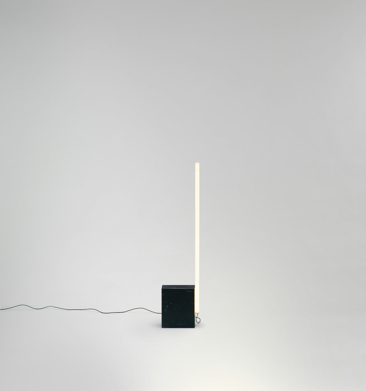 Relay 1 – lampada da terra – foto prodotto