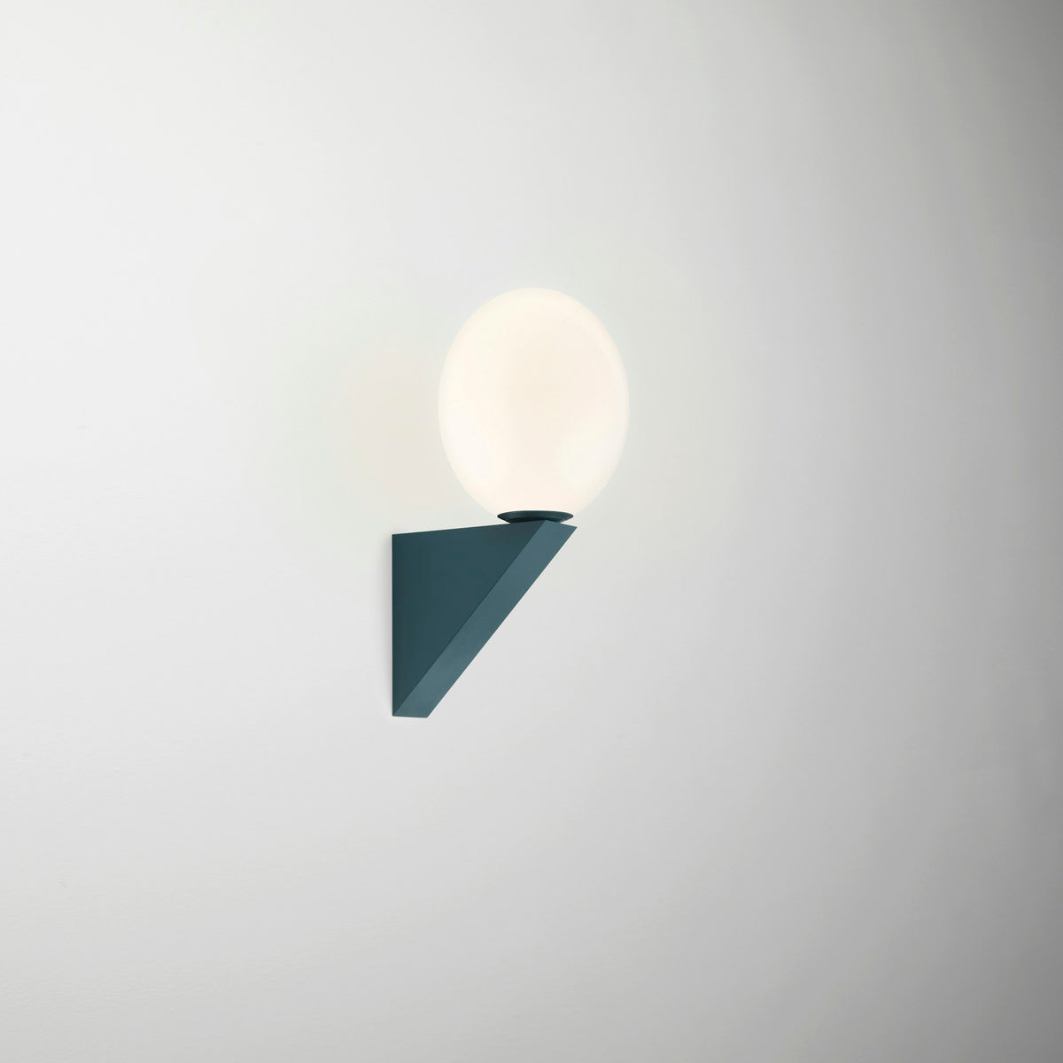 The Philosophical Egg – lampada – ambientata