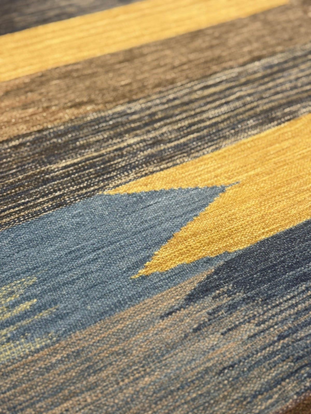 Kilim Vi - Version 2 – kilim – ambientata