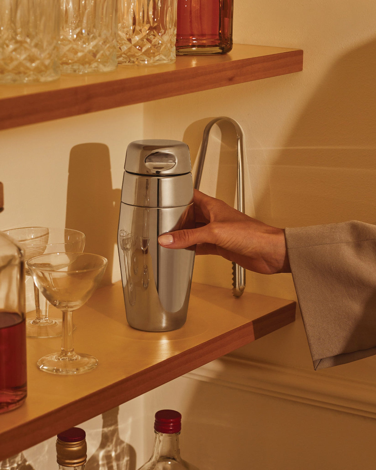 870 – cocktail shaker (870) – ambientata