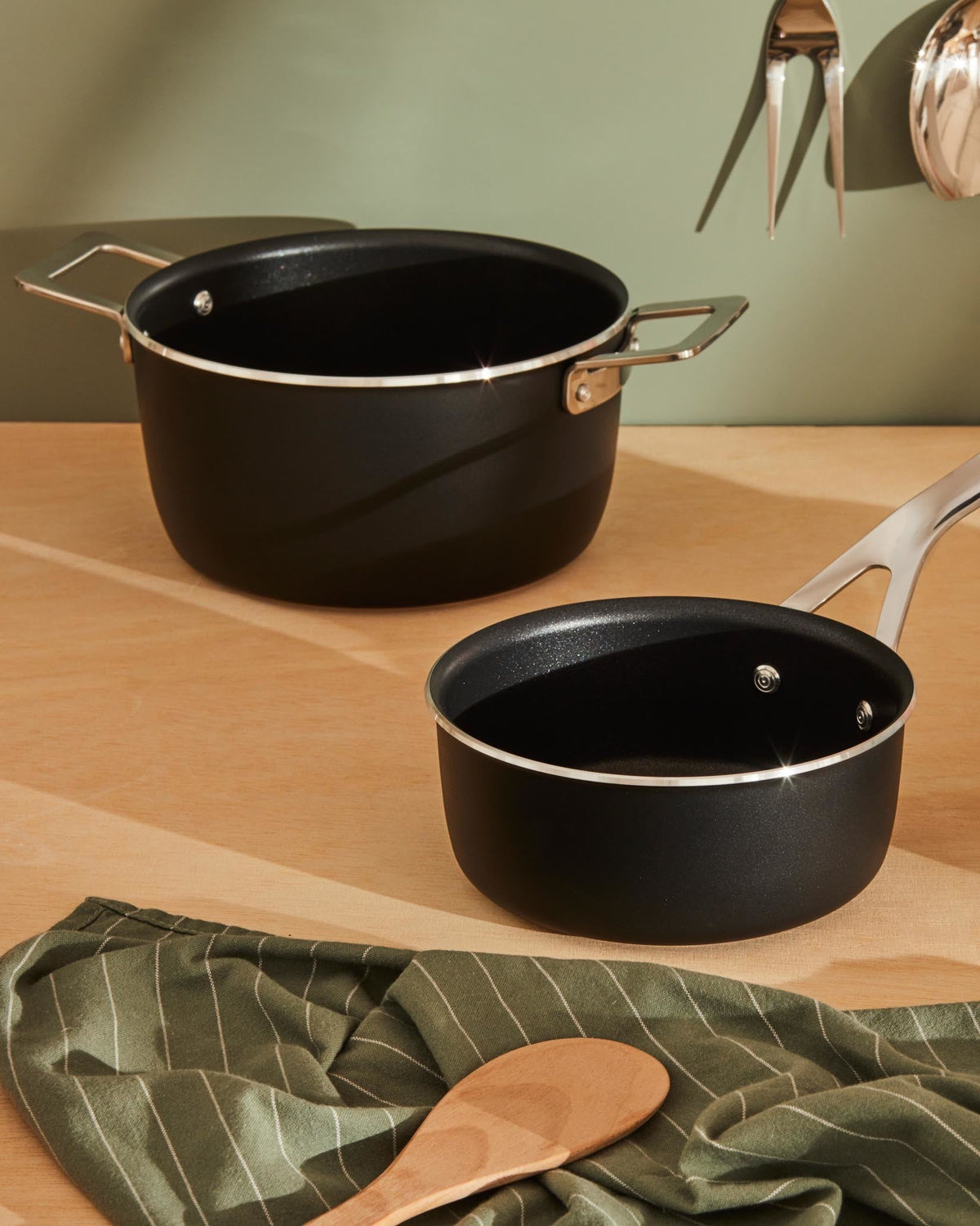 Pots&Pans – casseruola a manico lungo (AJM105 B) - Sag 80 - Alessi - Complemento