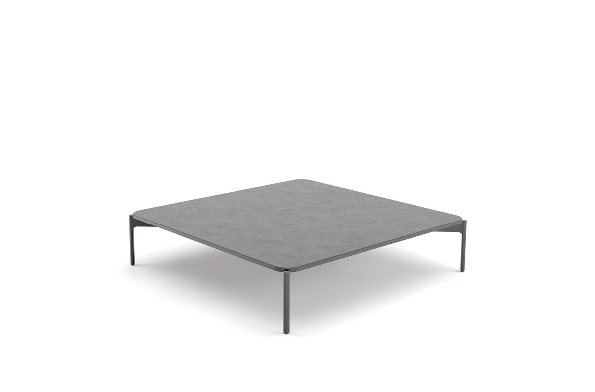 Izon – tavolino (Coffee table 120x120) - Sag 80 - DEDON - Outdoor