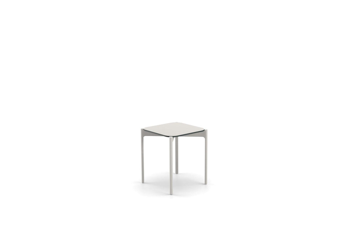Izon – tavolino di servizio (Side table 39x39) – ambientata