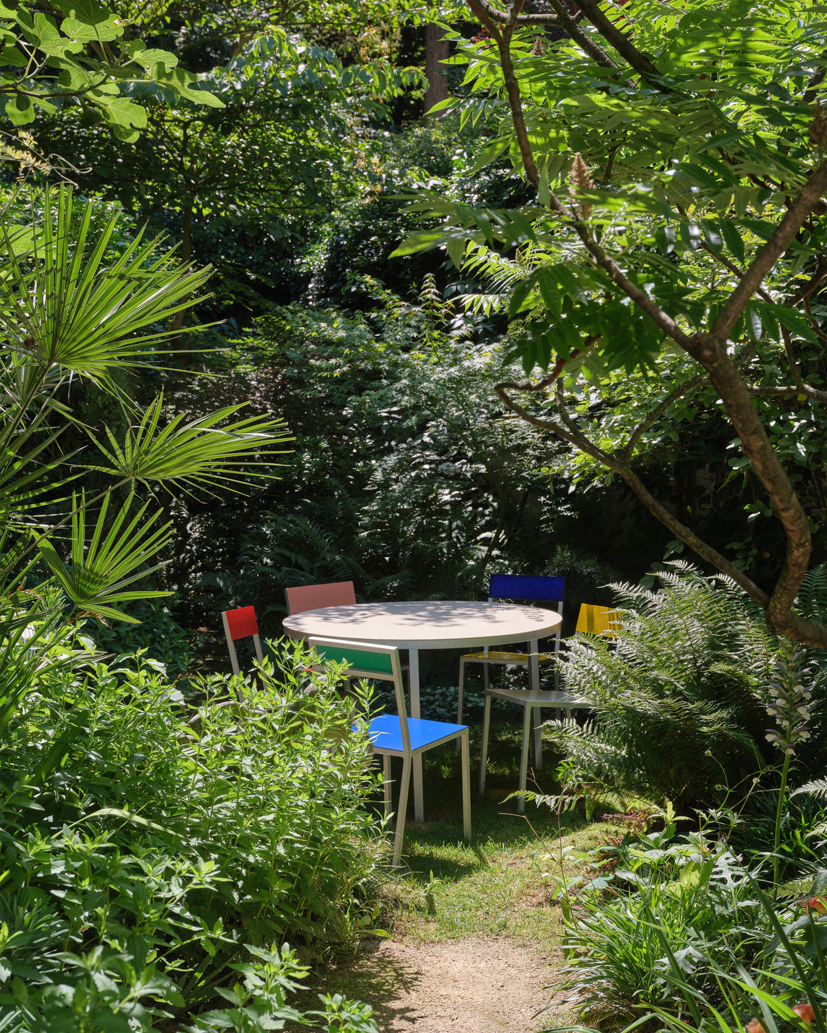 Alu Round Table – tavolo – ambientata
