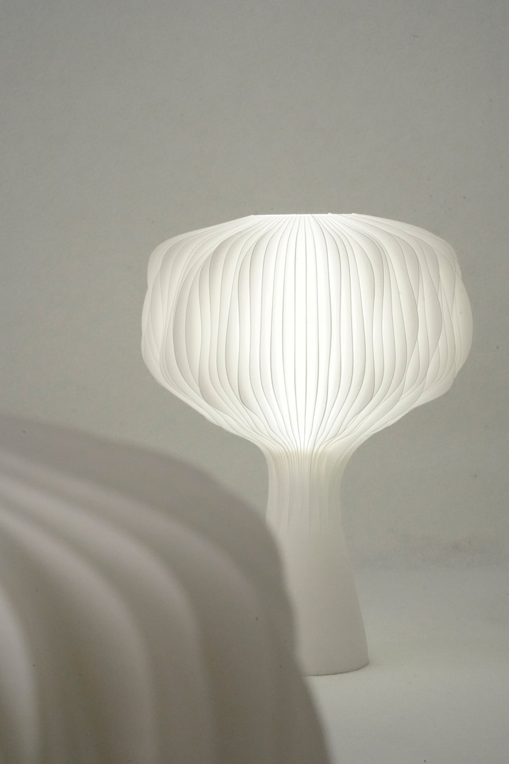Jellyfish – lampada da tavolo – ambientata