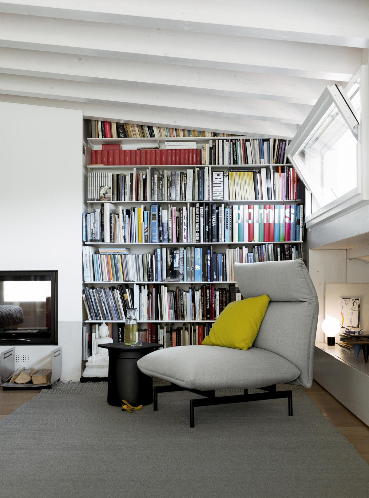 Dot – libreria – ambientata
