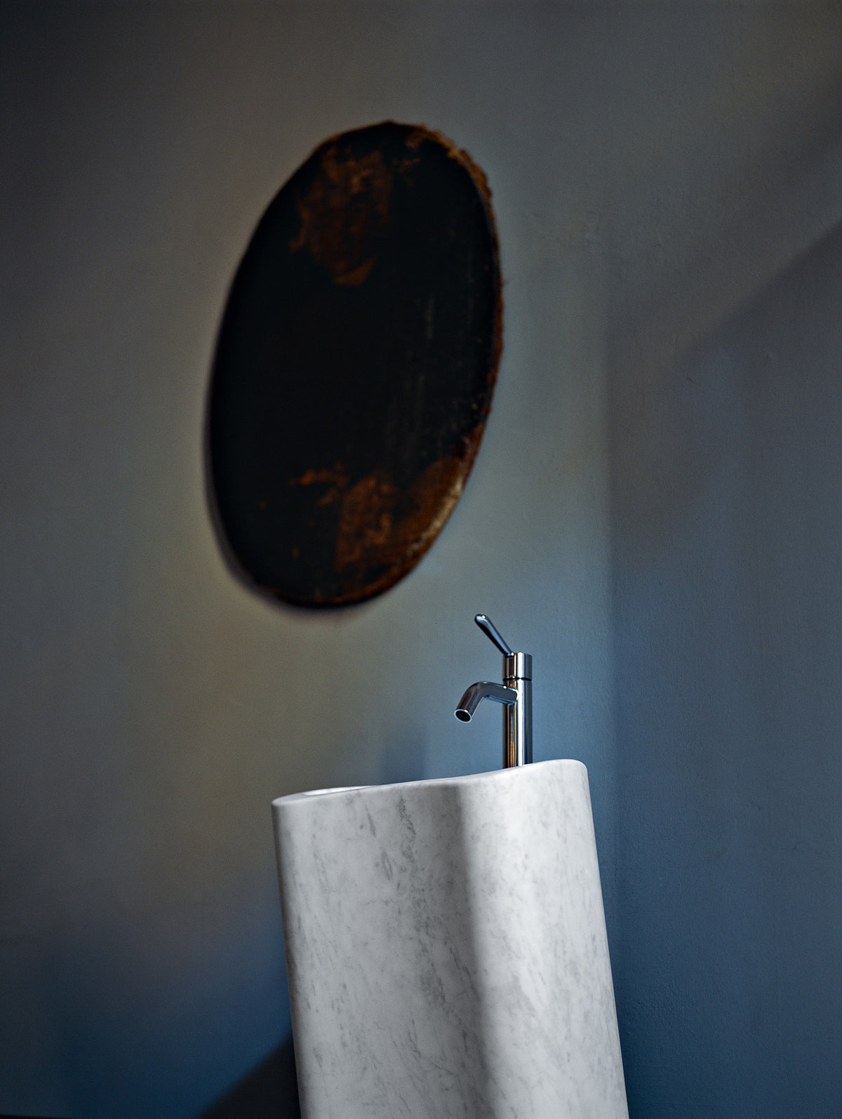 Lito 2 – lavabo a colonna – ambientata