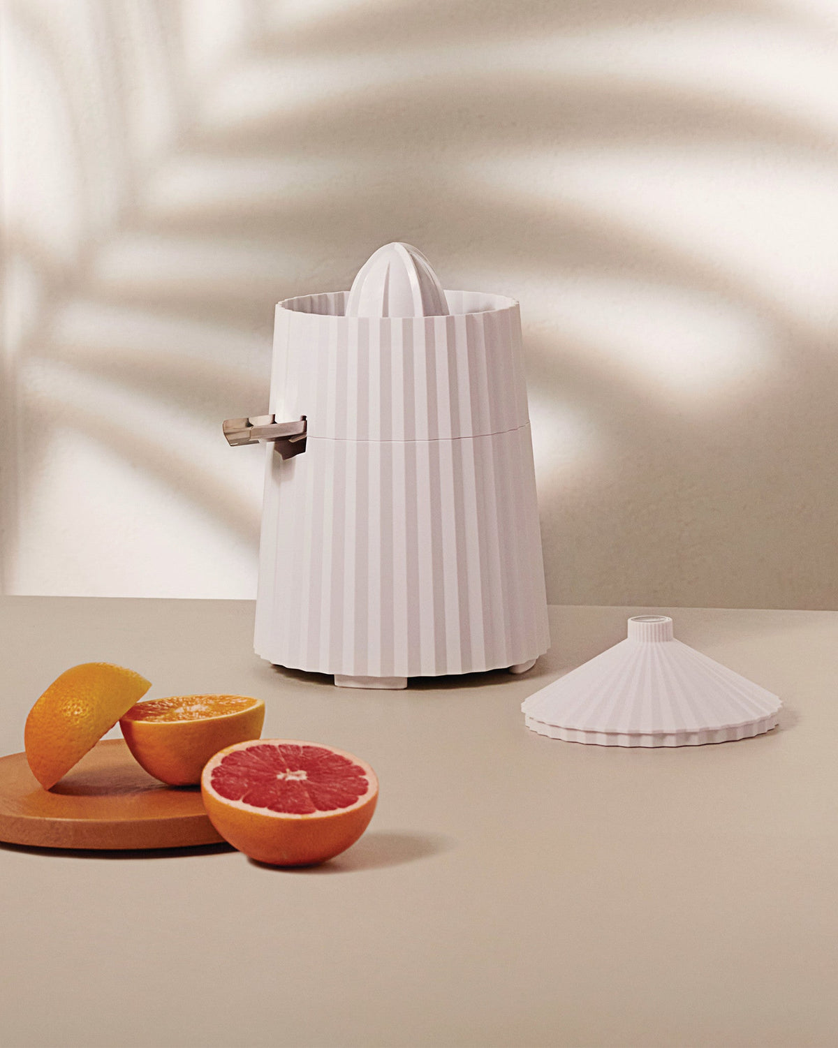 Plissé – spremiagrumi elettrico. Spina inglese - Sag 80 - Alessi - Complemento
