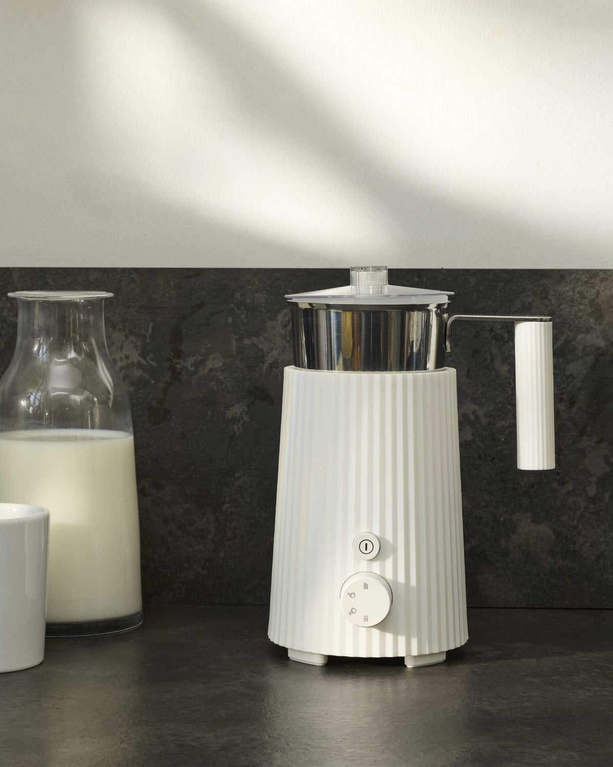 Plissé – cappuccinatore multifunzione. Spina svizzera - Sag 80 - Alessi - Complemento