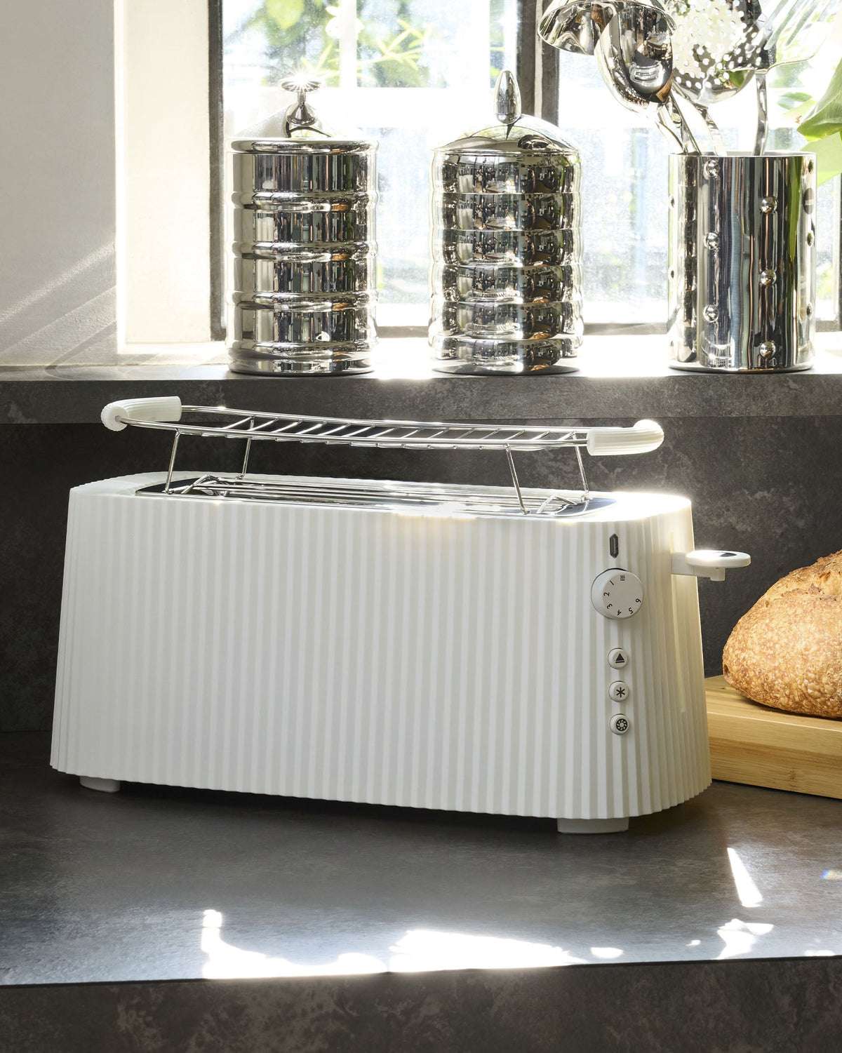 Plissé – tostapane a doppio scomparto lungo. Spina europea – ambientata