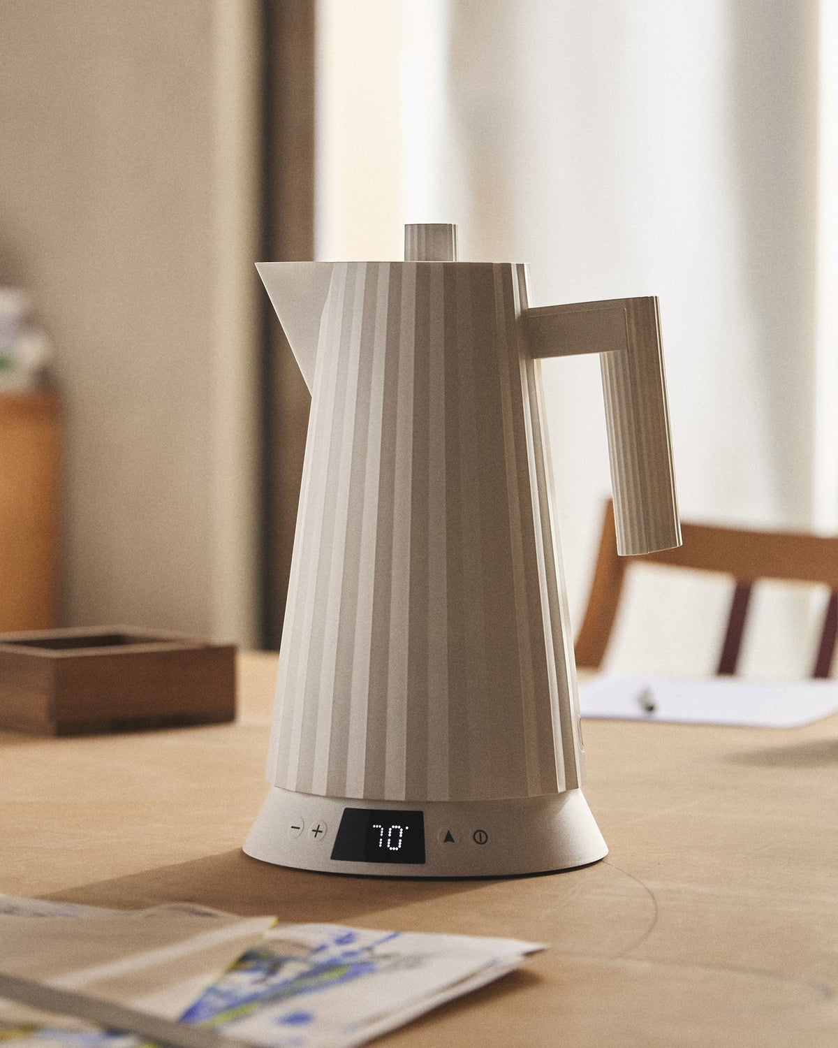 Plissé – bollitore elettrico. Adattatore svizzero (MDL21 CH) – ambientata