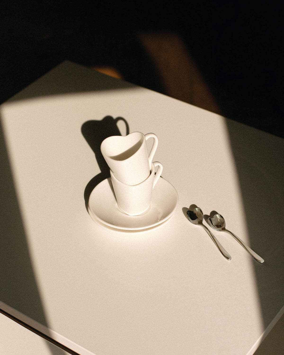 To – set di due tazze da caffè con sottotazza e due cucchiaini da caffè - Sag 80 - Alessi - Complemento