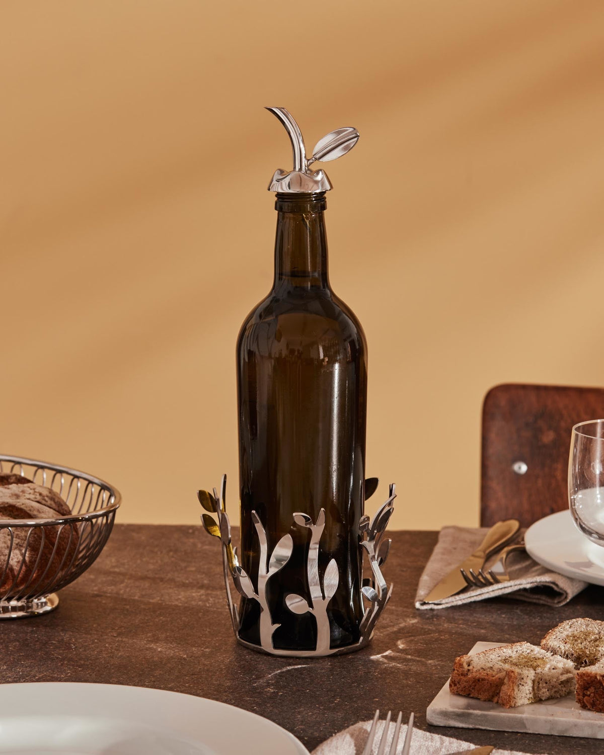 Fior d'olio – tappo versatore per bottiglia d'olio – ambientata