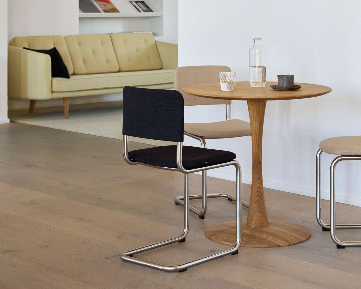 Plan Cantilever Chair – sedia – ambientata
