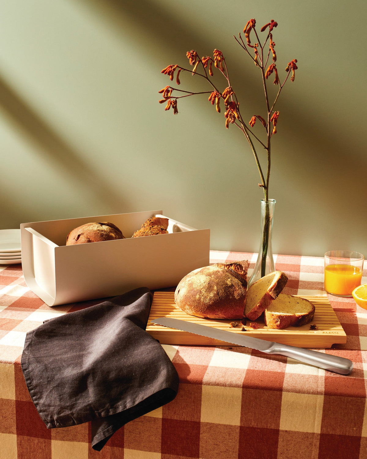 Mattina – cassetta per pane – ambientata