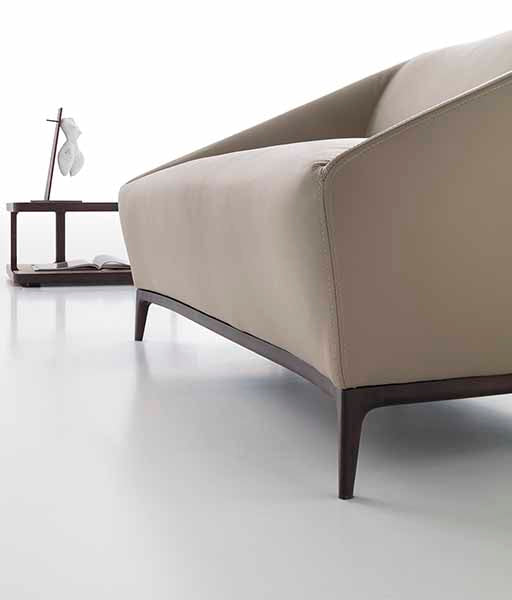 Zoe W – divano – ambientata