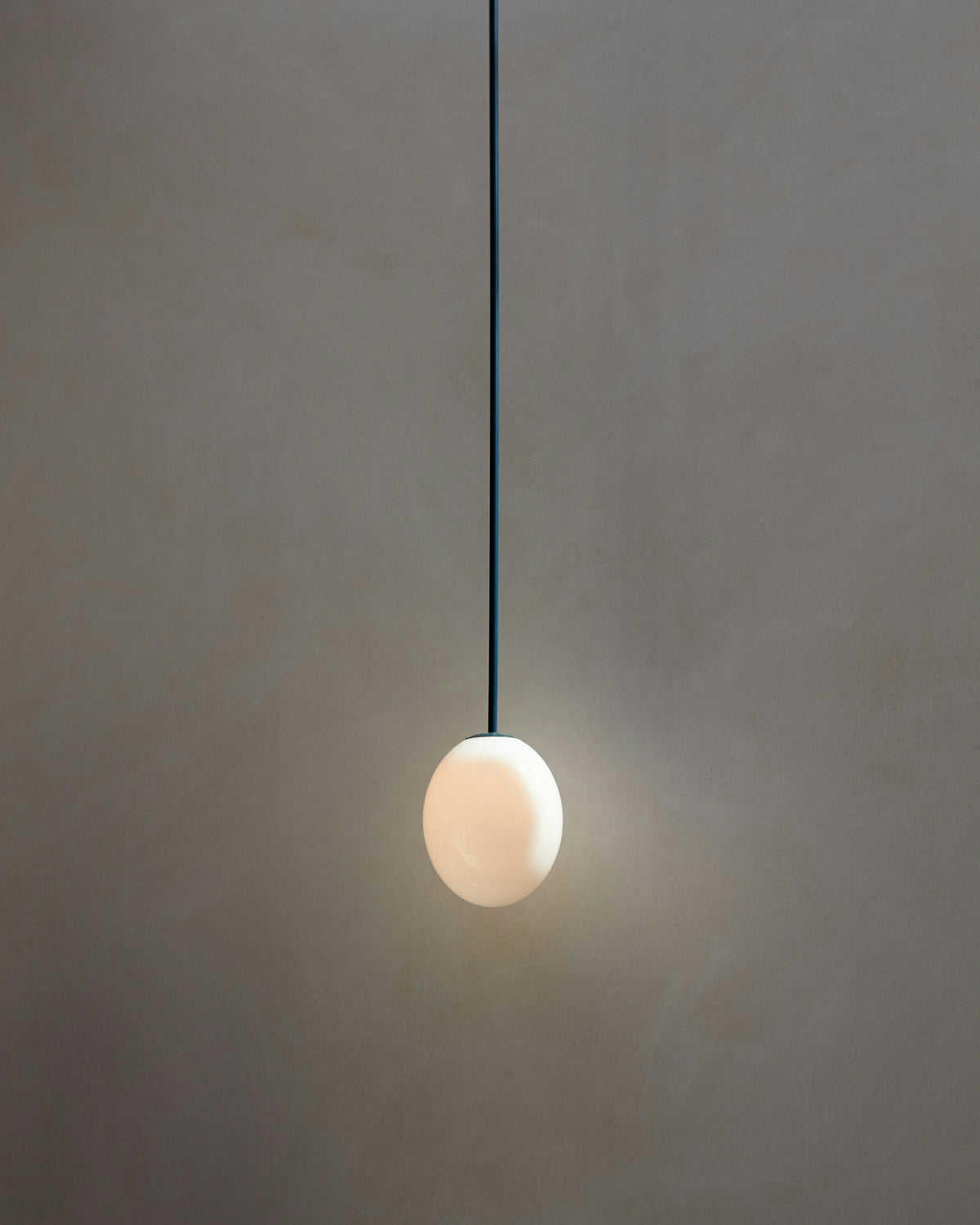 The Philosophical Egg – lampada – ambientata