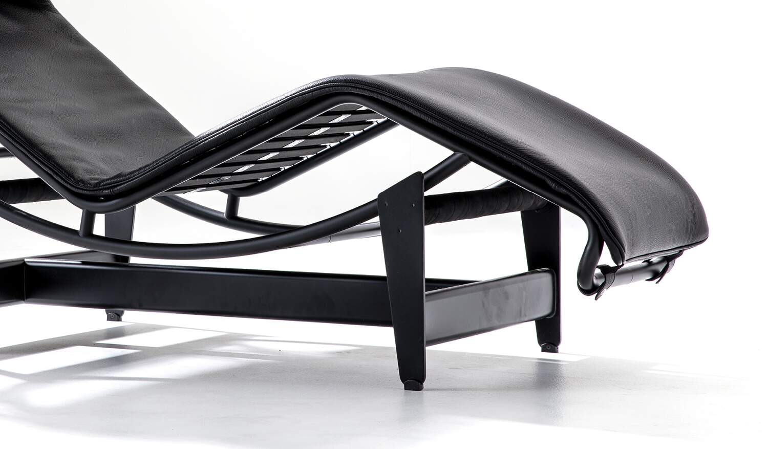 Poltrona 4 Chaise Longue À Réglage Continu, Noire, Durable - Sag 80 - Cassina - Poltrona