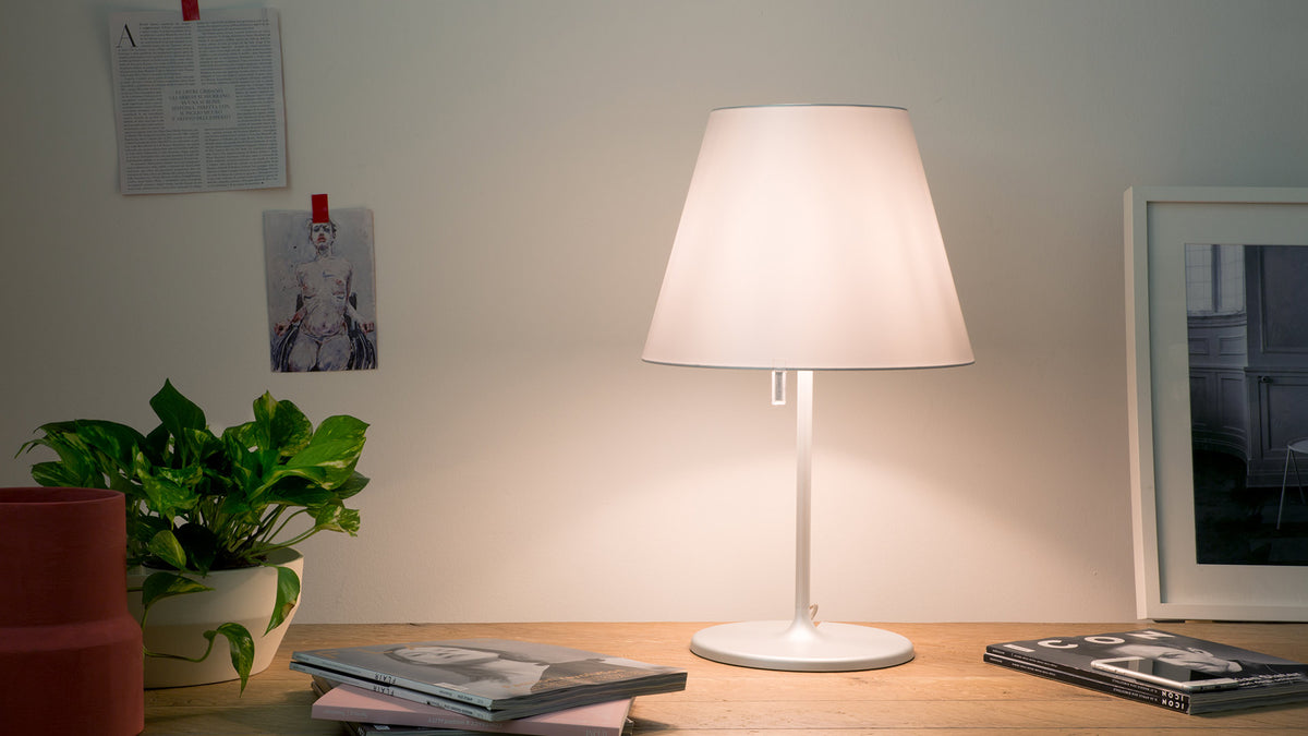 Melampo Tavolo – lampada da tavolo – ambientata