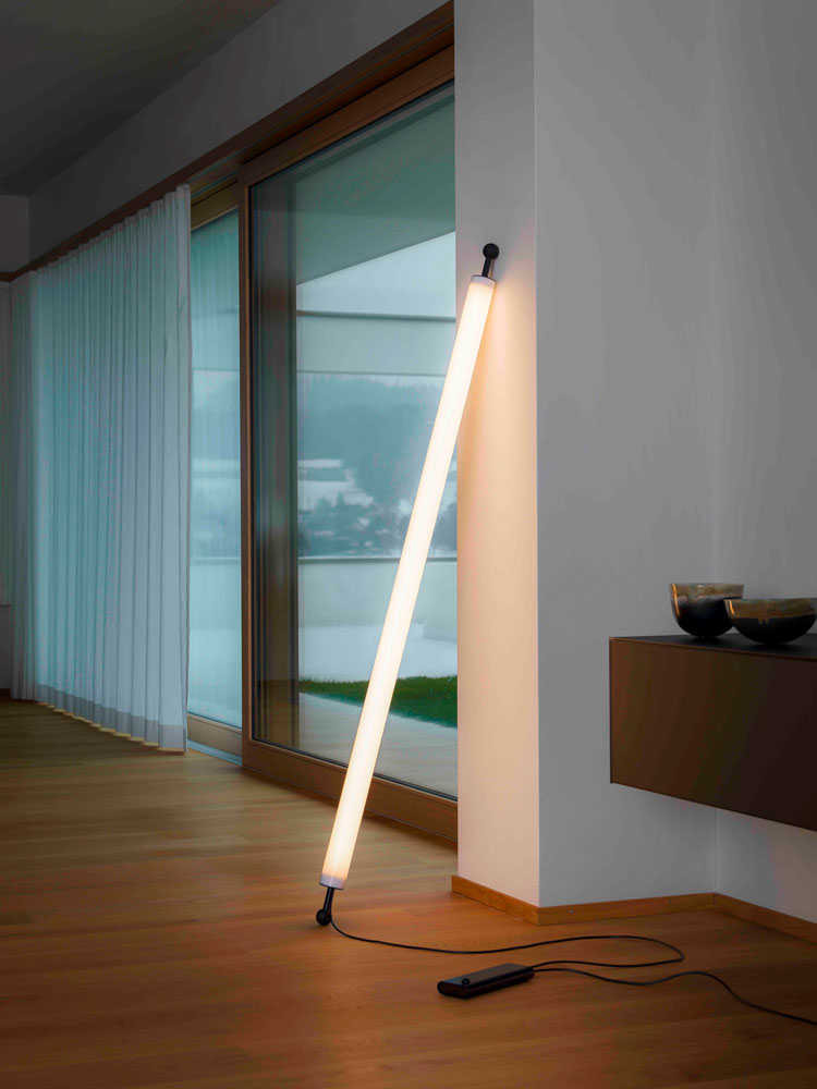 Tube 2.0 – lampada da terra – ambientata