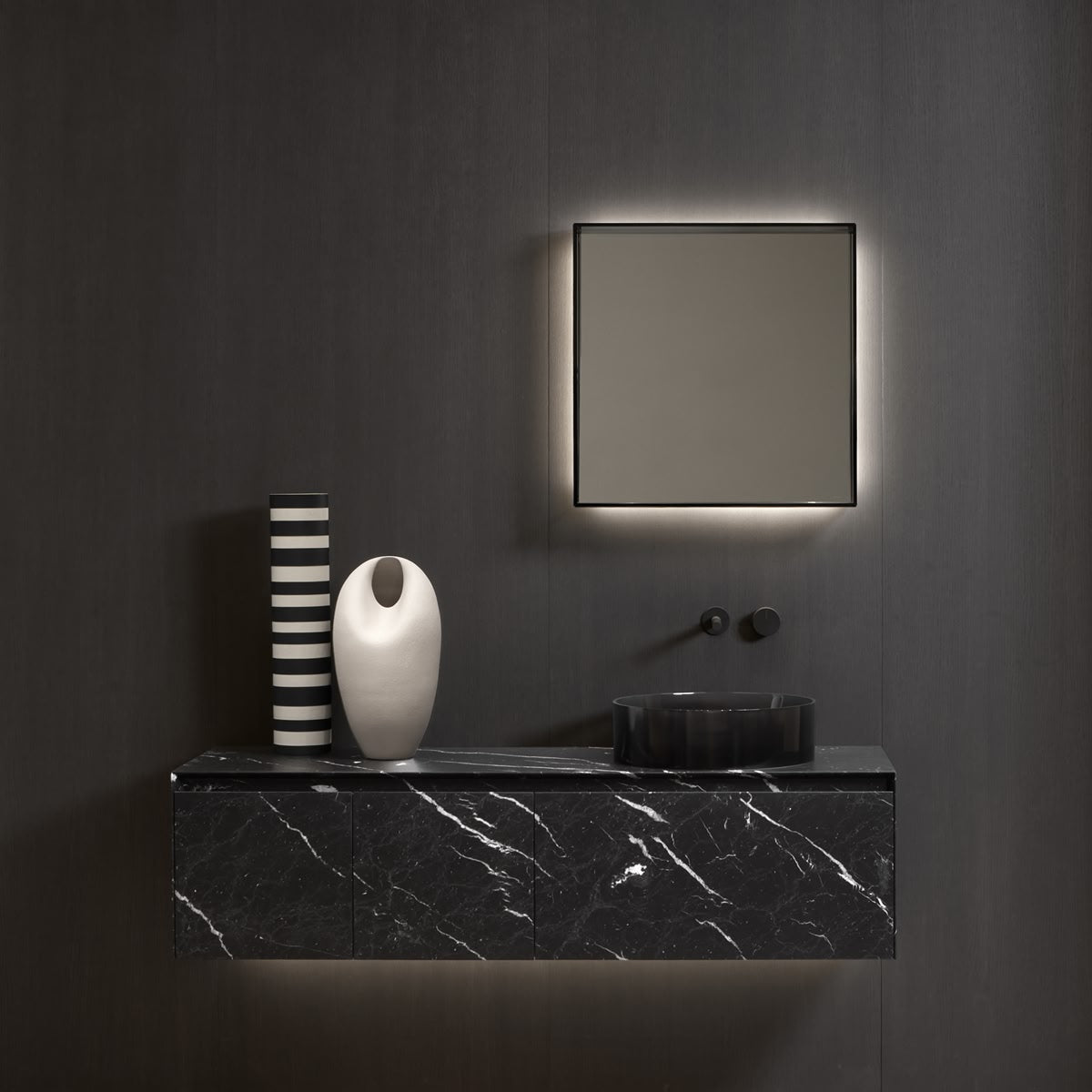 Teca – specchio – ambientata