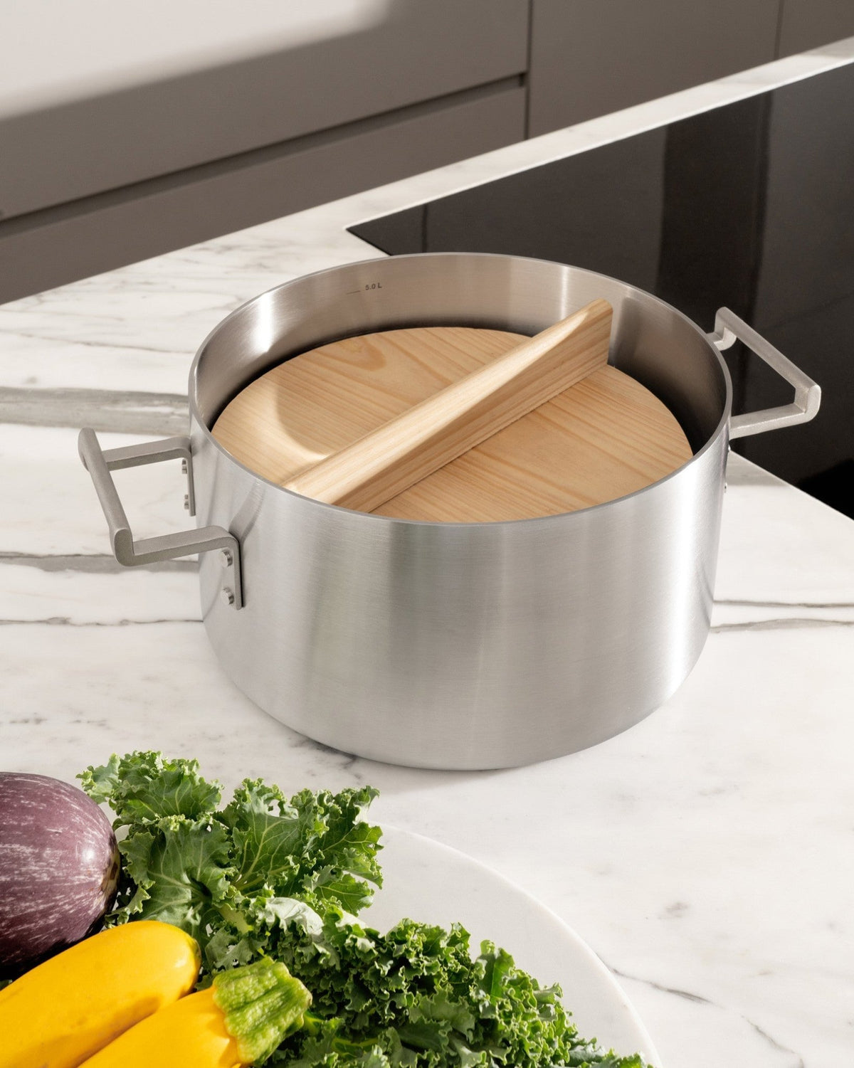 Convivio – utensile in legno di cipresso per la cottura di ingredienti delicati – ambientata