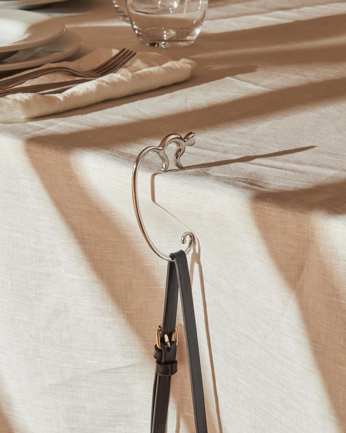 Minou – gancio da tavolo per borsa - Sag 80 - Alessi - Tavolo