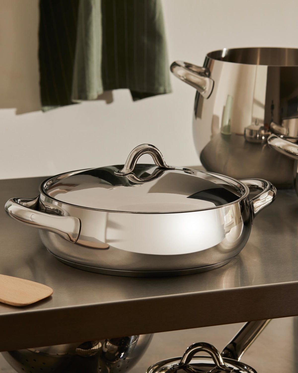 Mami – casseruola bassa a due manici (SG102) - Sag 80 - Alessi - Complemento
