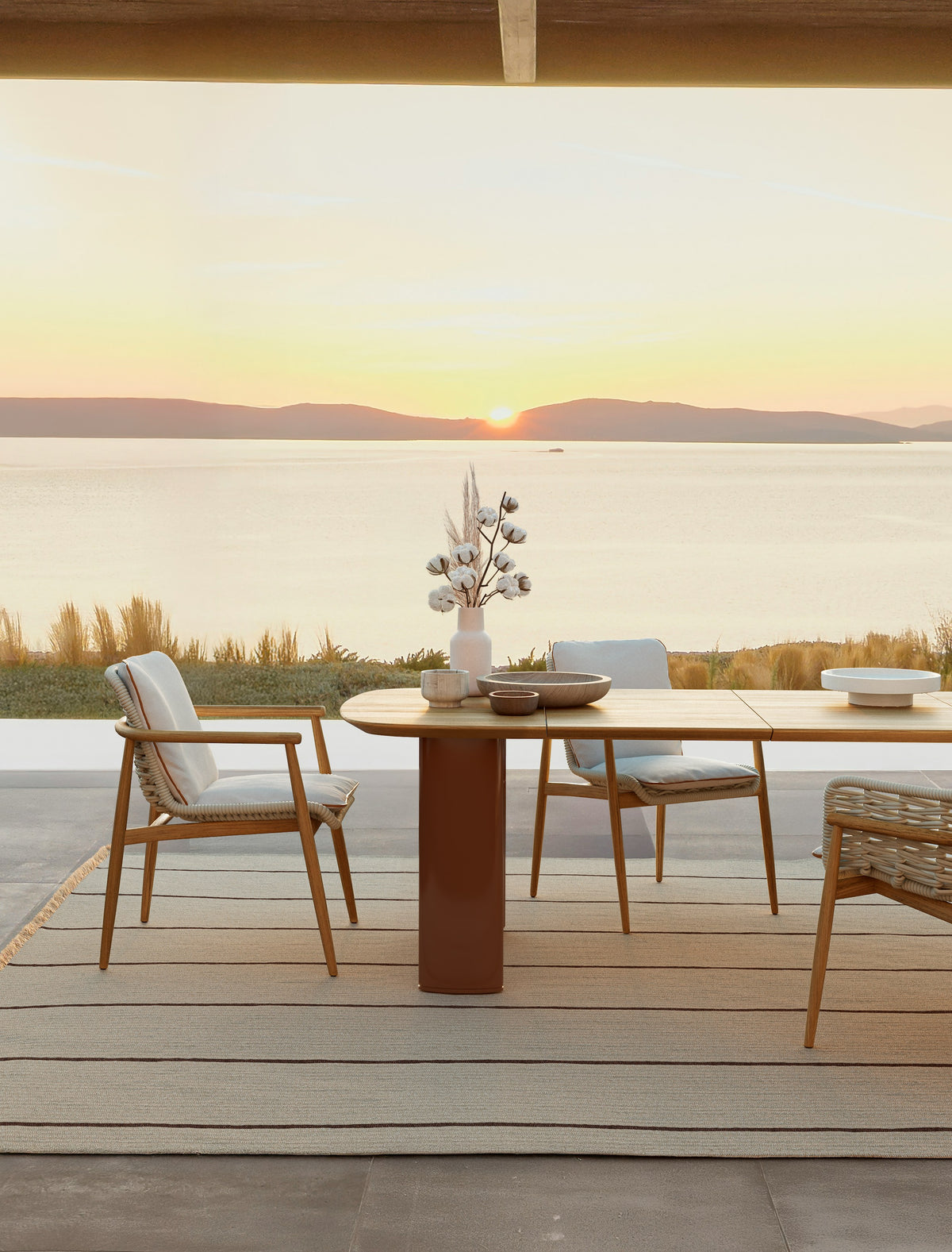 Tilos – poltrona da pranzo impilabile – ambientata