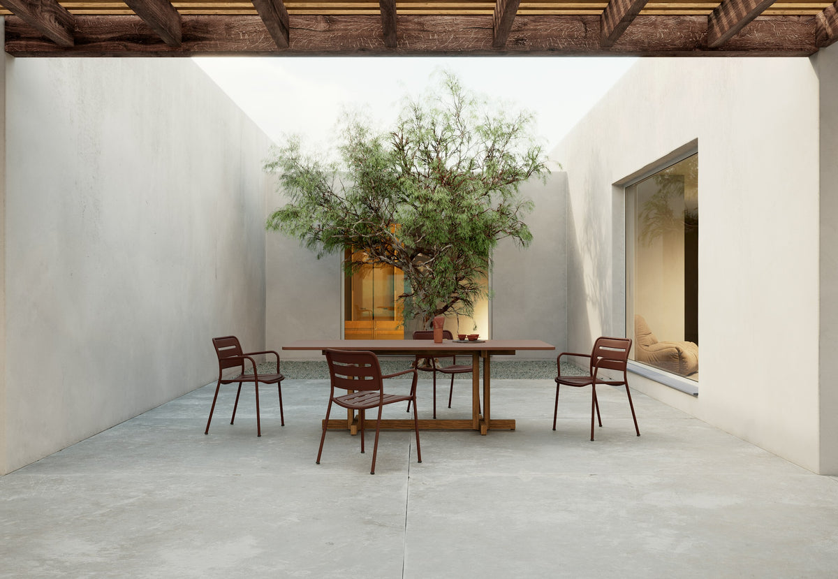 Altar – tavolo da pranzo – ambientata