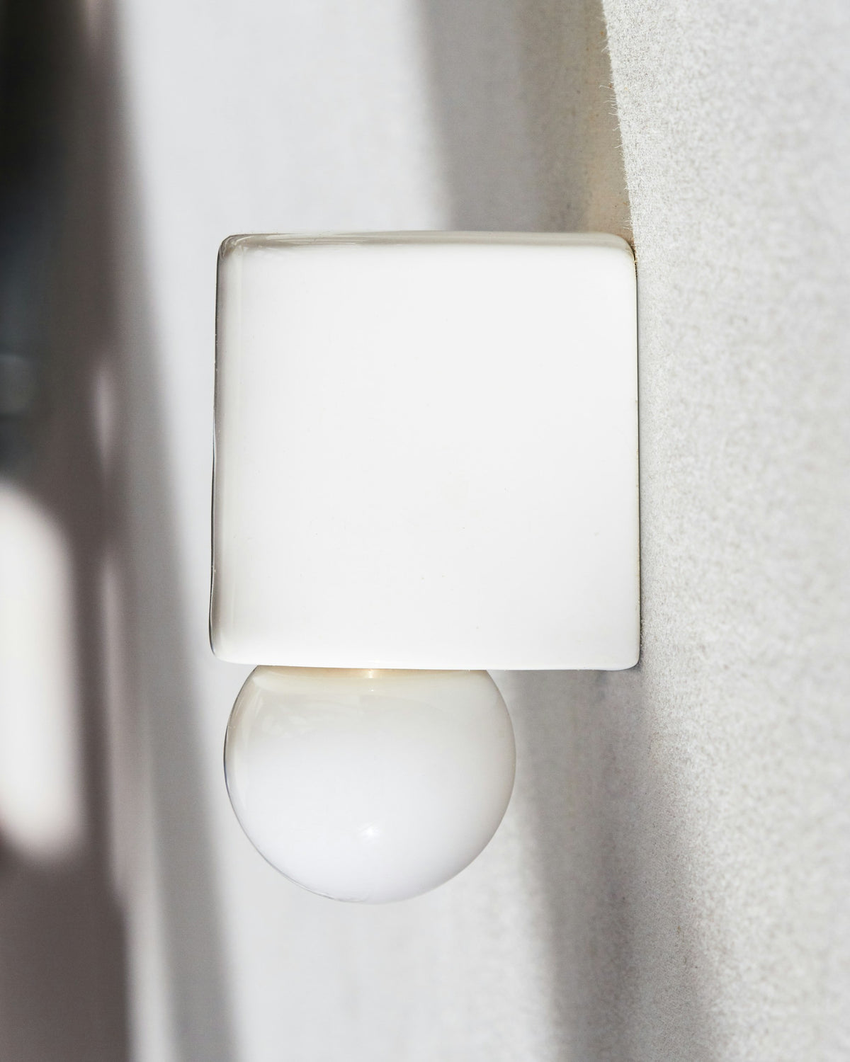 White Porcelain Series – applique – ambientata
