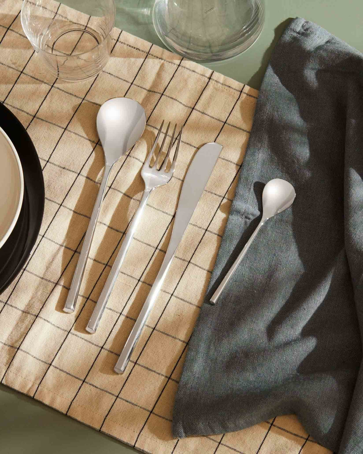 MU – servizio di posate 24 pezzi – ambientata