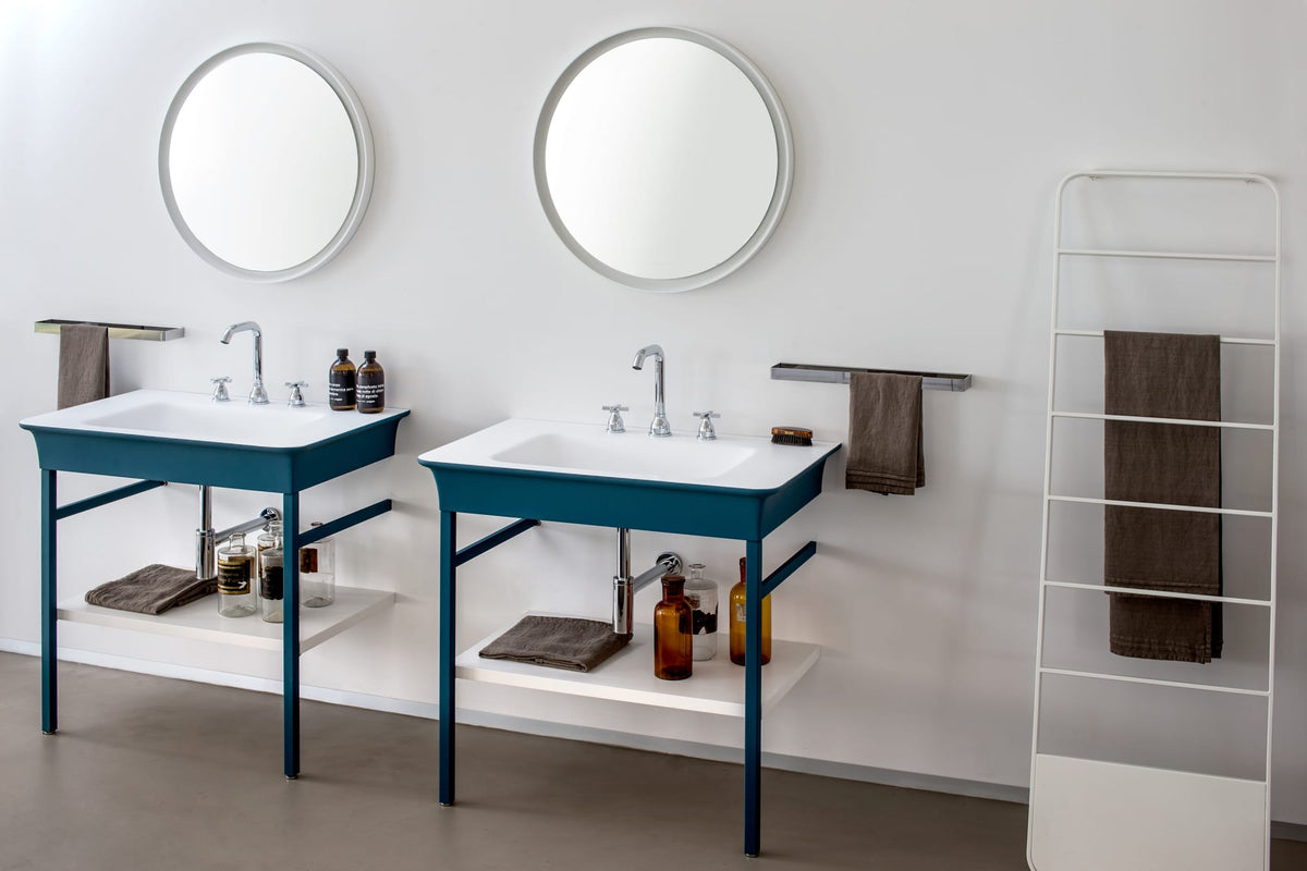 Novecento XL con struttura – lavabo a parete – ambientata