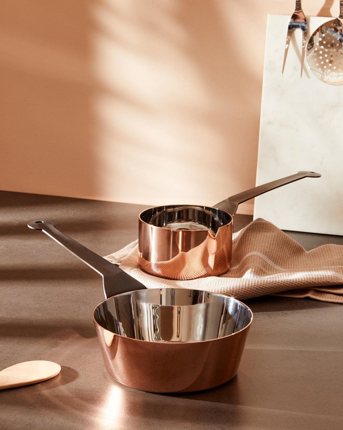 La Cintura di Orione – casseruola a manico lungo con coperchio - Sag 80 - Alessi - Complemento