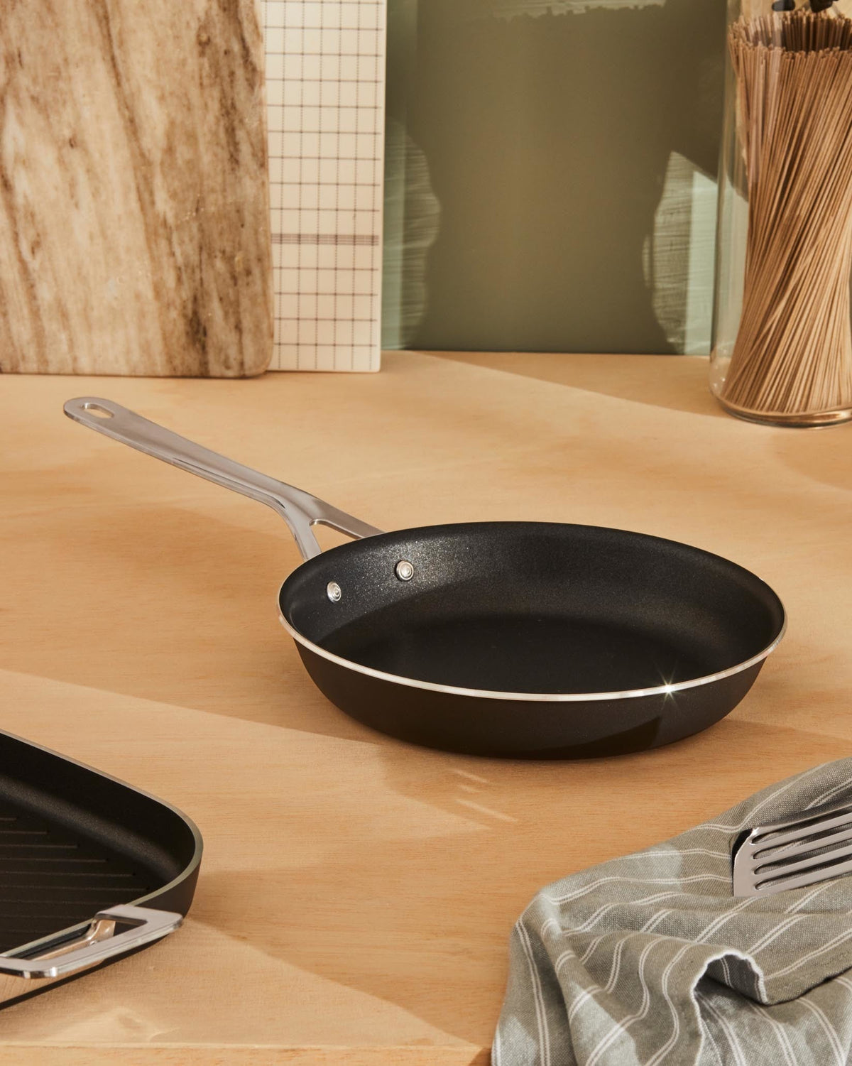 Pots&Pans – padella (AJM110 B) – ambientata