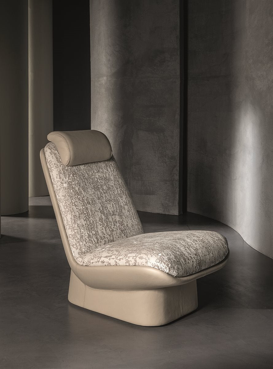 Siri – poltrona e pouf – ambientata