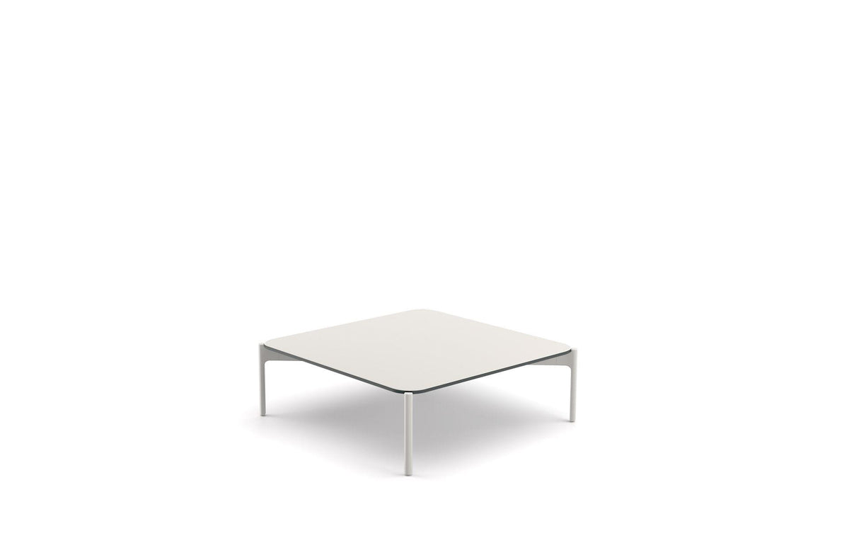 Izon – tavolino (Coffee table 80x80) - Sag 80 - DEDON - Outdoor