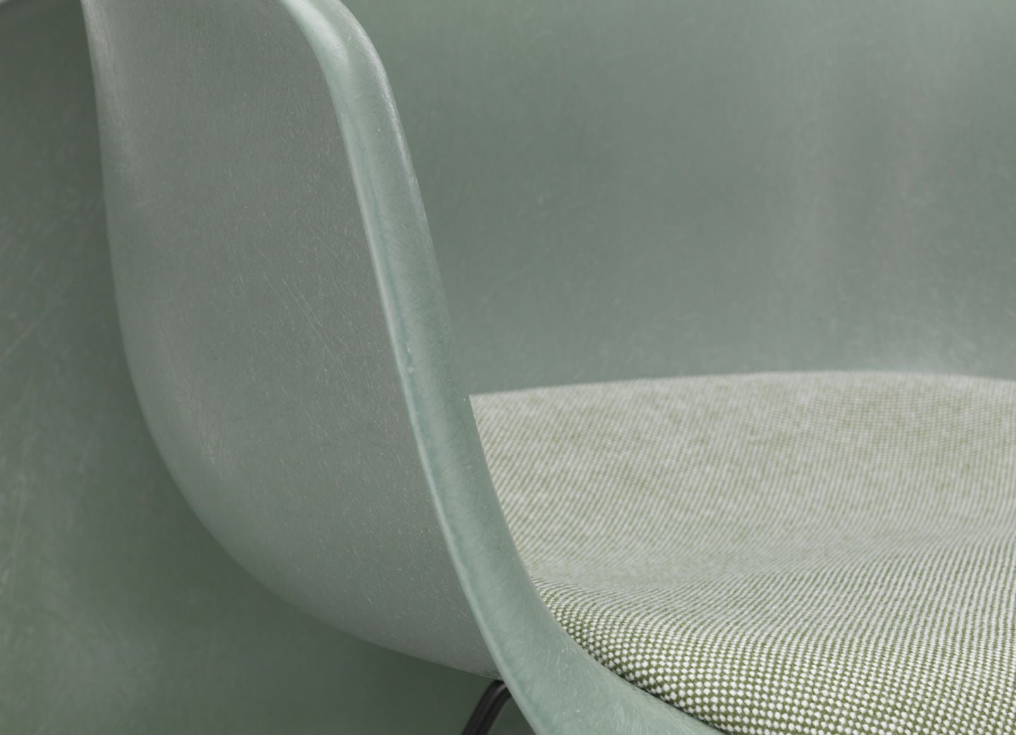 Eames Fiberglass Armchair DAW - Sag 80 - Vitra - Sedia