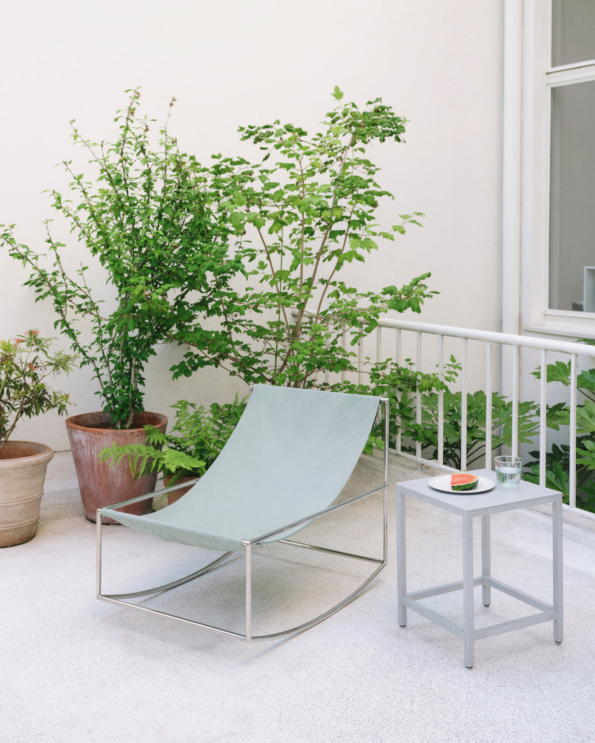 Rocking Chair Outdoor – sedia a dondolo – ambientata