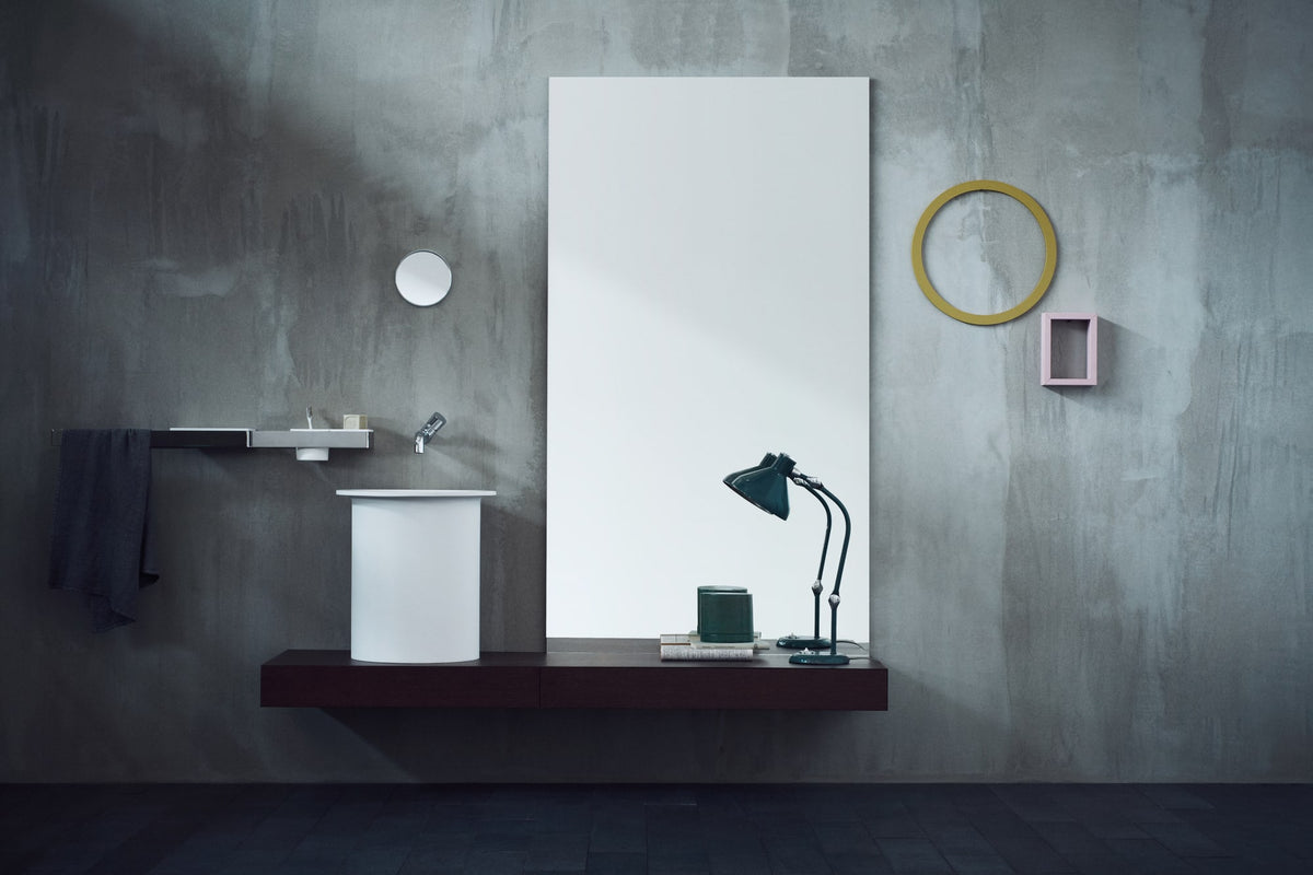 Nudo – specchio senza luce – ambientata