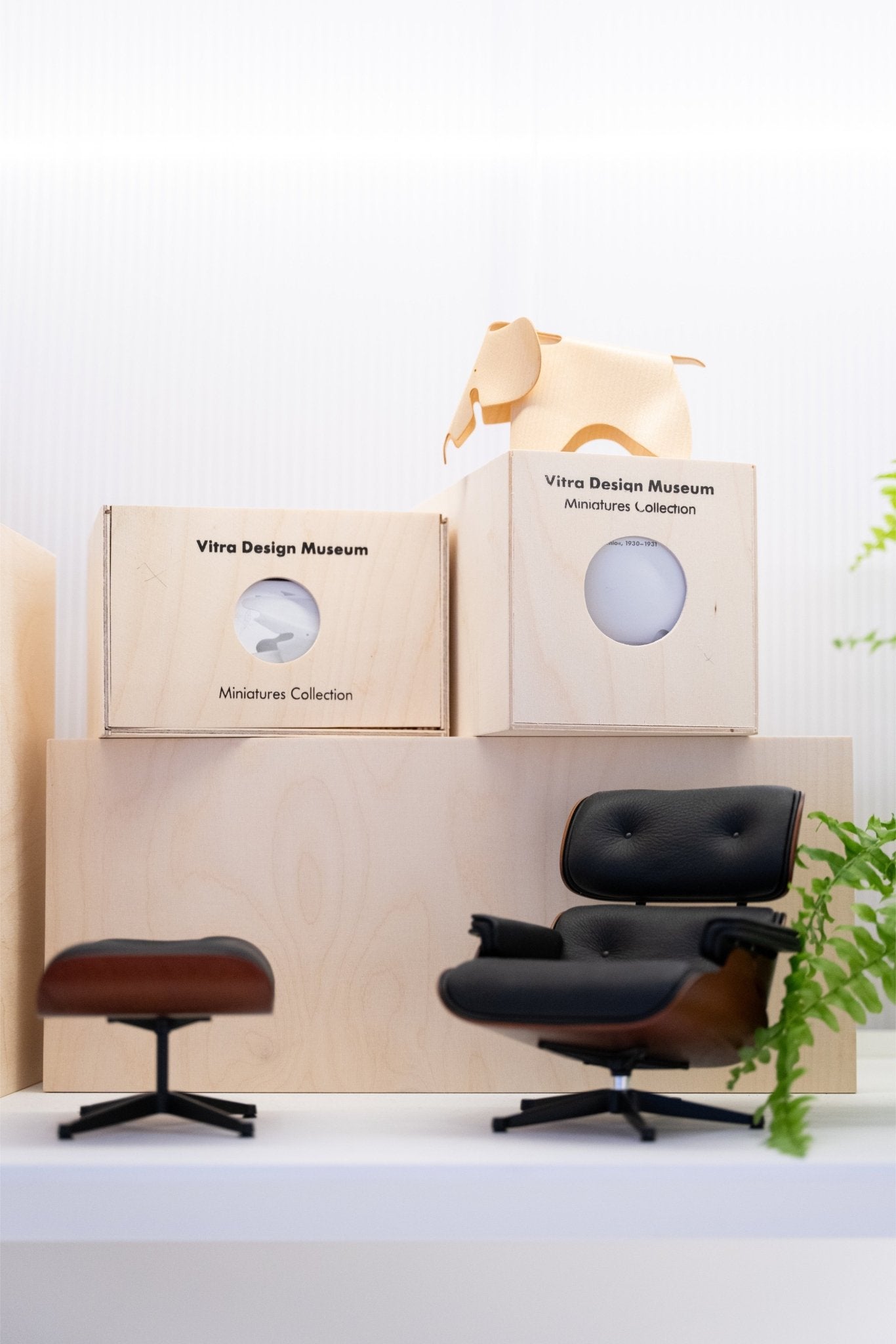 Miniatures Collection – Lounge Chair & Ottoman - Sag 80 - Vitra - Complemento