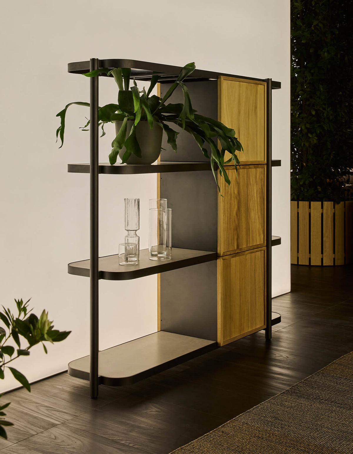 Nidia – scaffale – ambientata