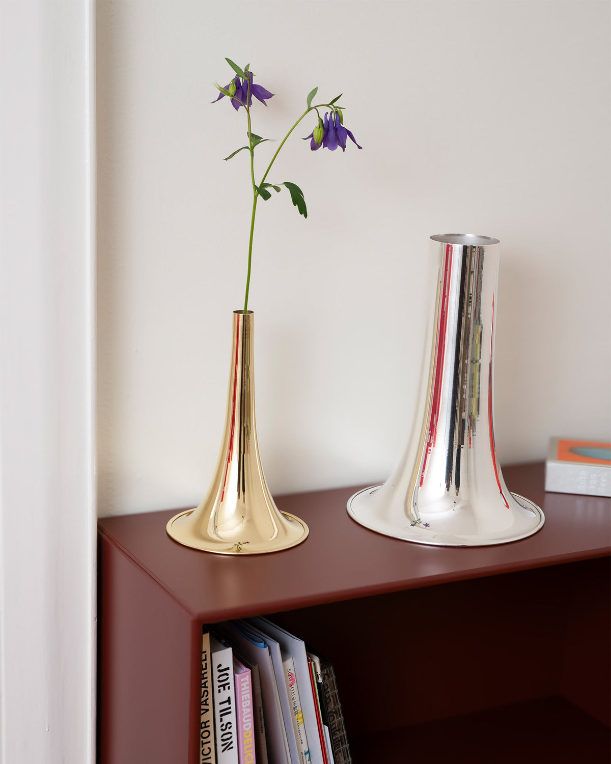 Trumpet – vaso per fiori (ITM04) - Sag 80 - Alessi - Complemento