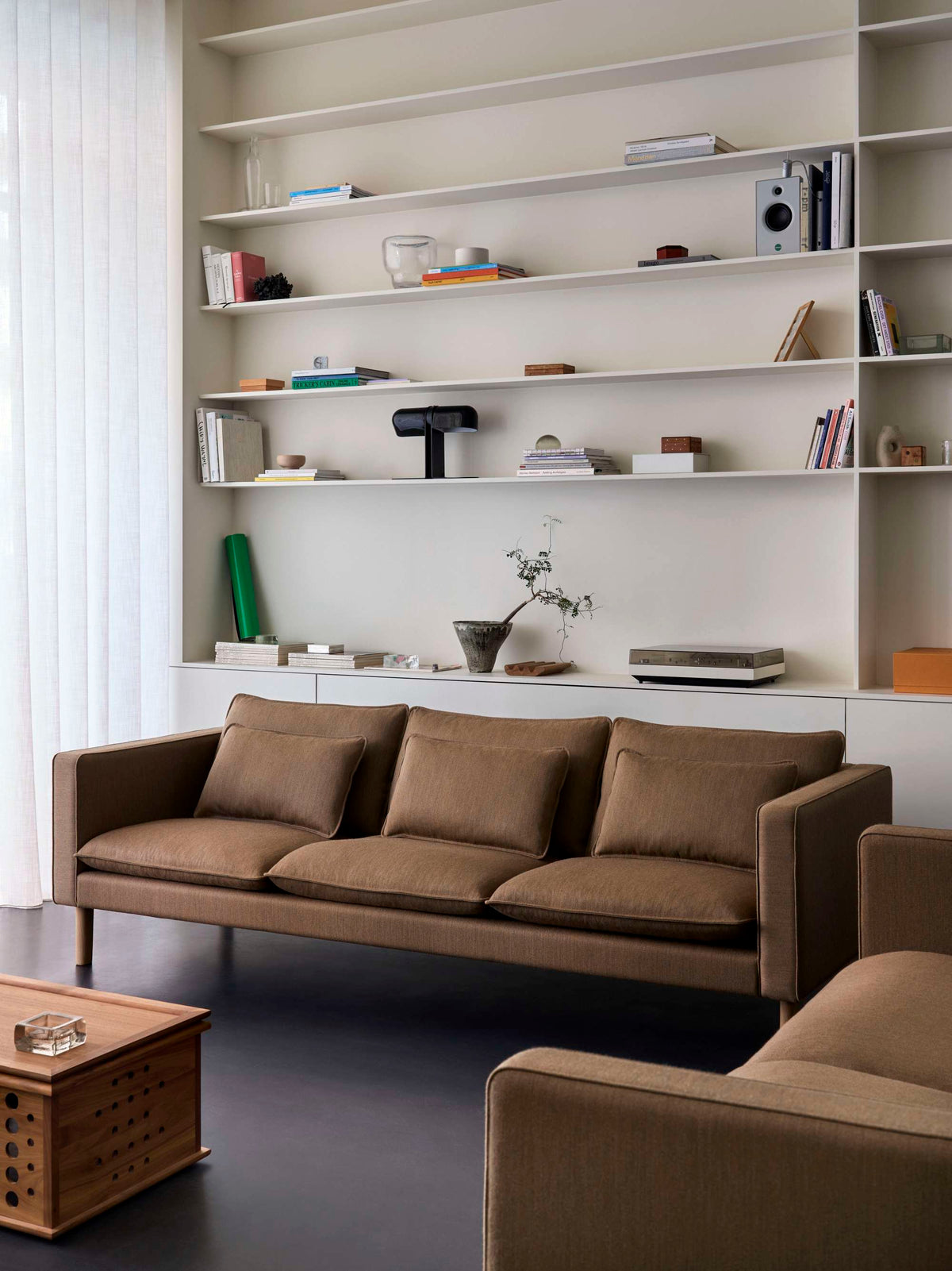 Jota Sofa on Legs – divano – ambientata