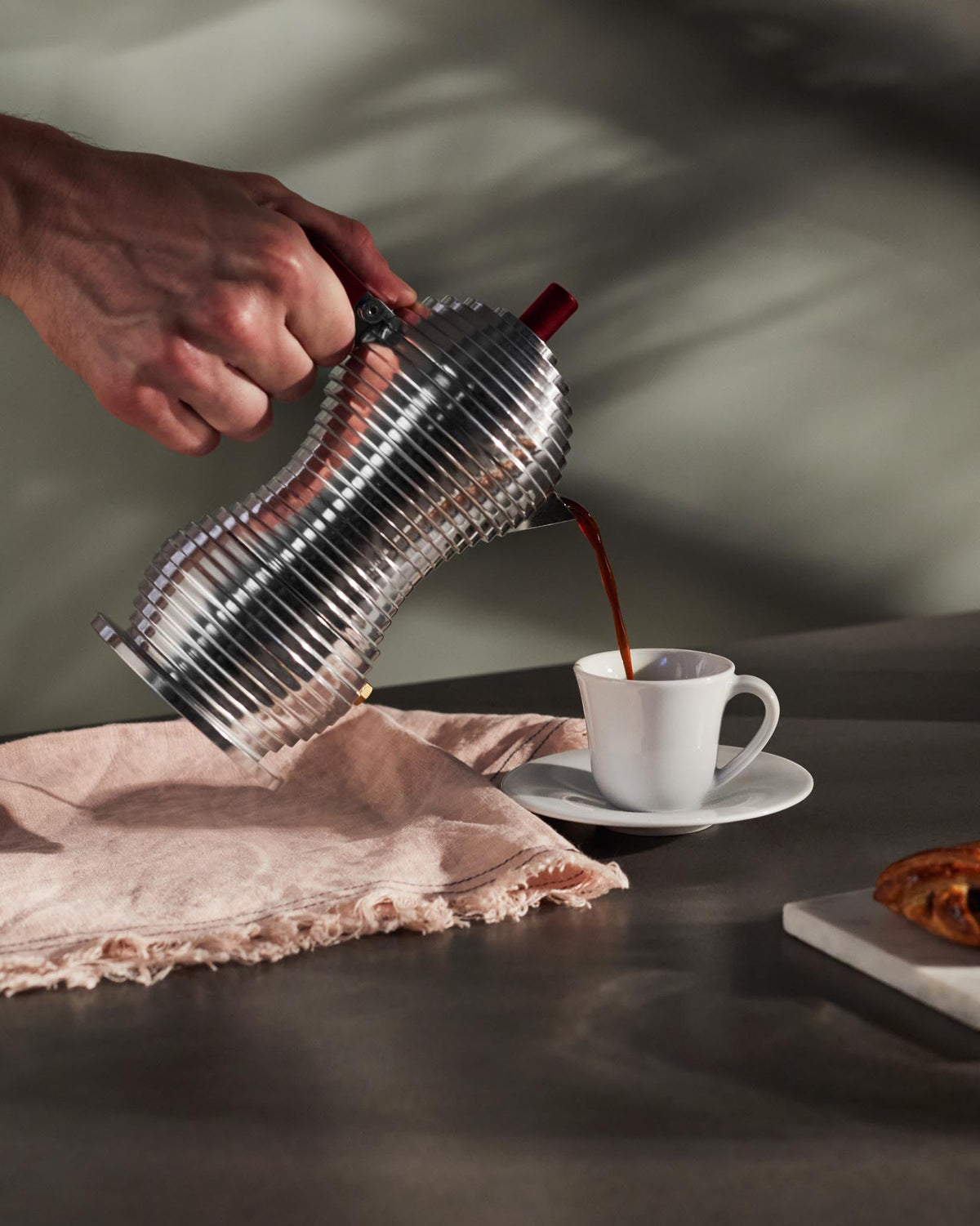 Pulcina – caffettiera espresso. Induzione (MDL02 FM) - Sag 80 - Alessi - Complemento
