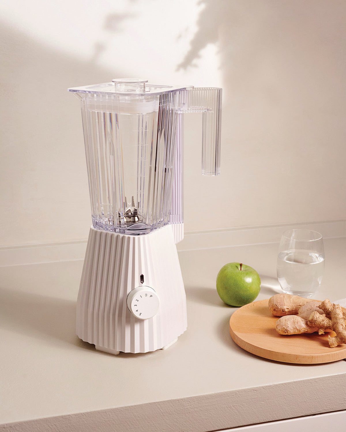 Plissé – frullatore. Spina inglese - Sag 80 - Alessi - Complemento