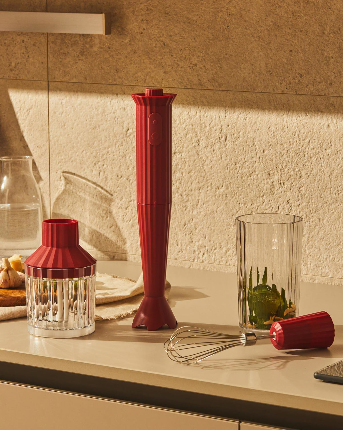 Plissé – set frullatore a immersione. Spina europea (MDL10S RG) – ambientata