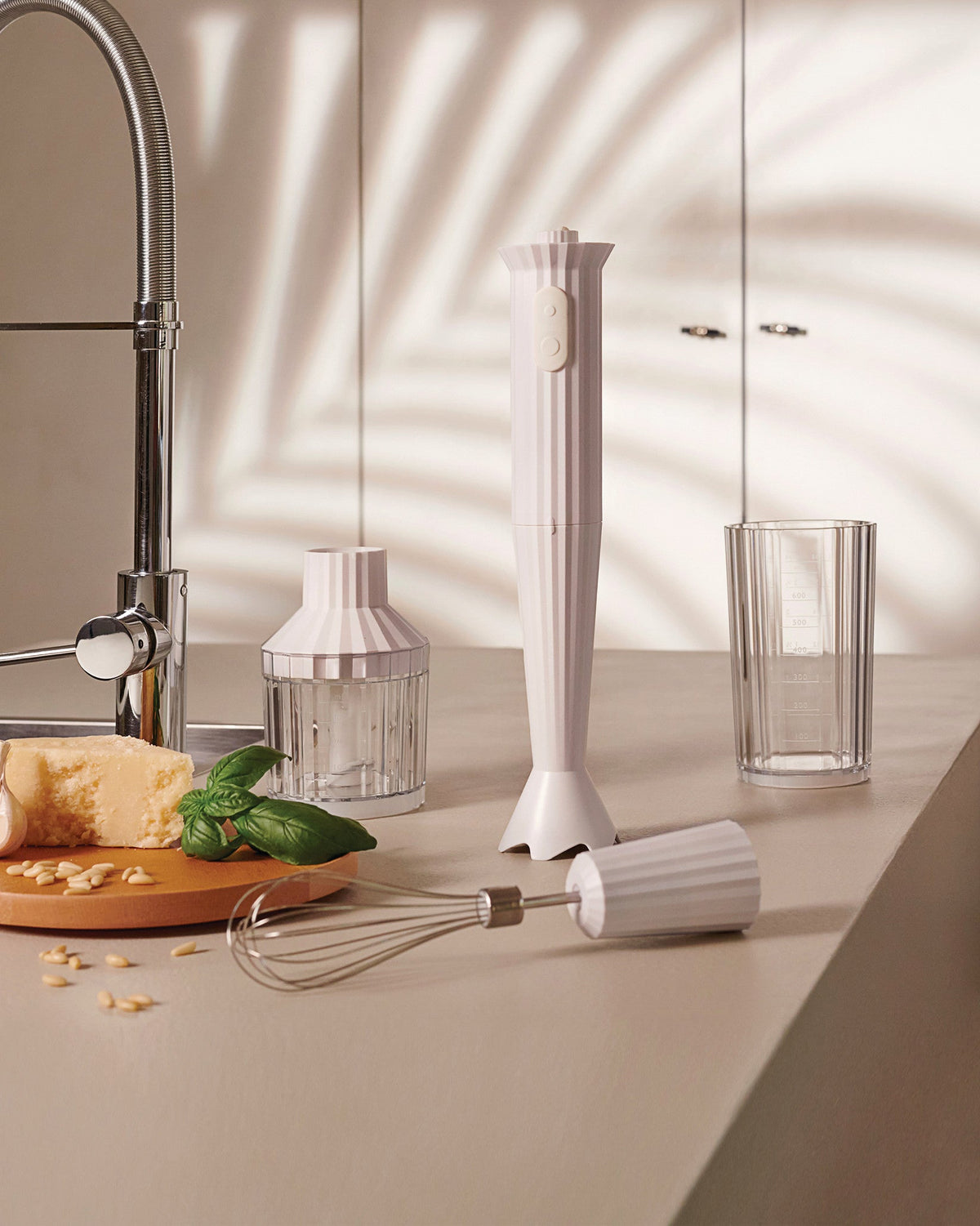 Plissé – set frullatore a immersione. Spina inglese - Sag 80 - Alessi - Complemento