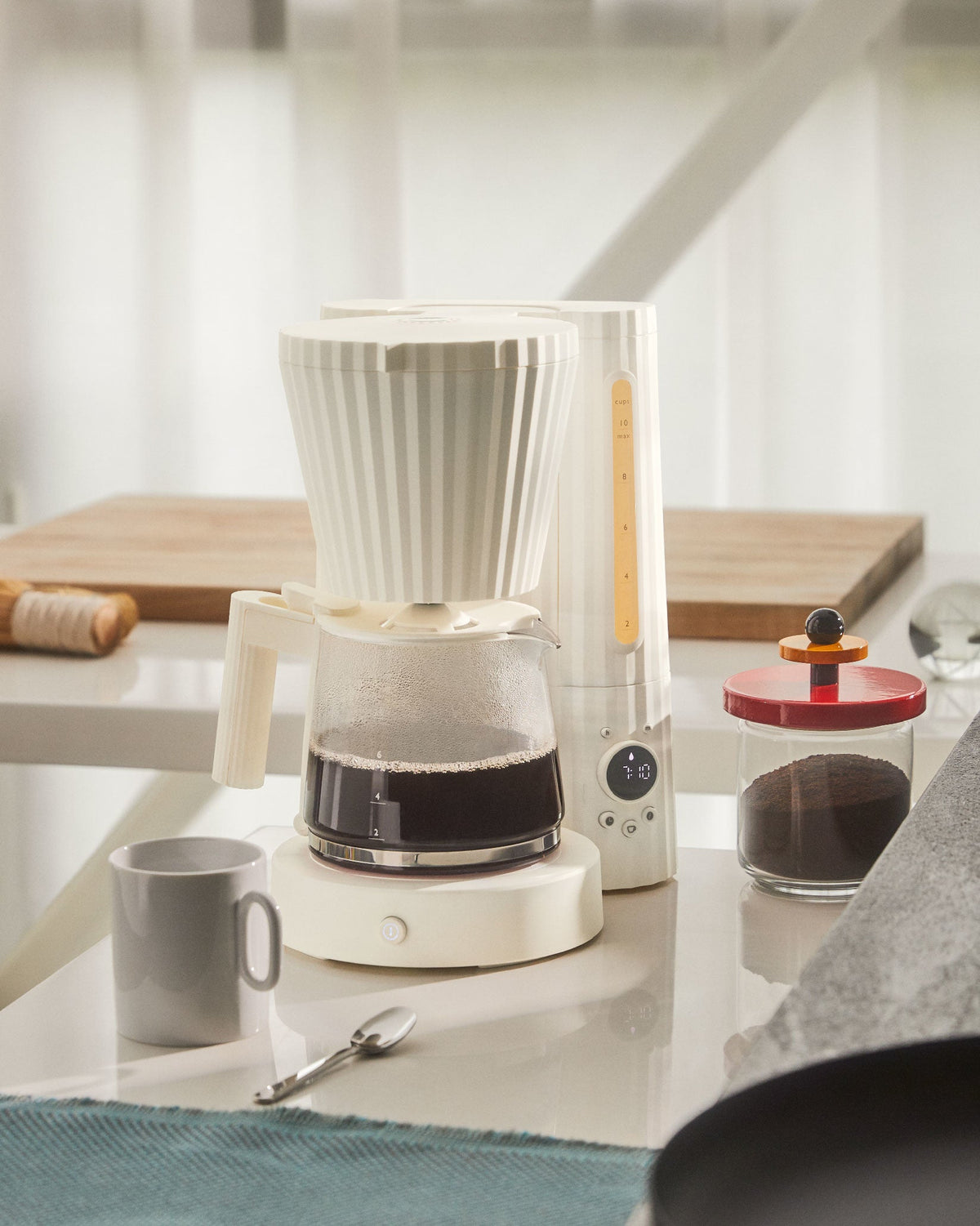 Plissé – macchina per caffè filtrato. Spina inglese - Sag 80 - Alessi - Complemento